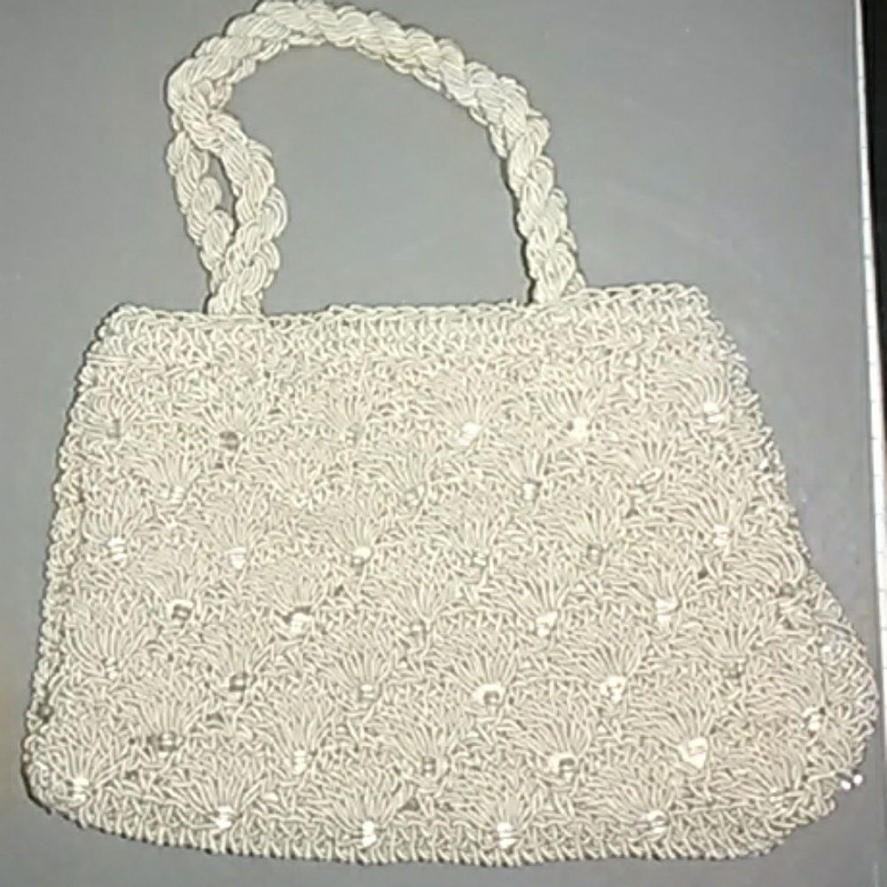 Knit clutch